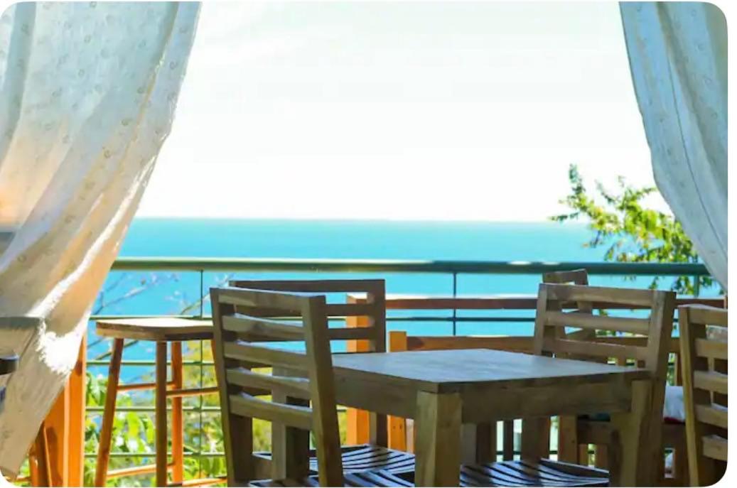 Sunshine Sanctuary Boutique Jungle Lodge - Housity
