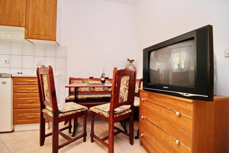 Apartments Veselka, Lumbarda - One Bedroom Apartment with Terrace and Garden View Apt 1 - Housity