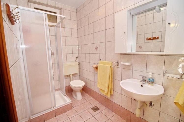 Apartments Veselka, Lumbarda - One Bedroom Apartment with Terrace and Garden View Apt 1 - Housity