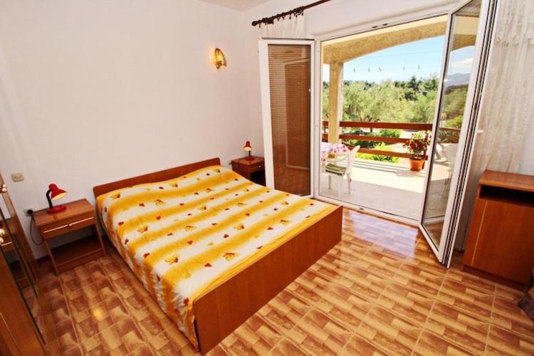 Apartments Veselka, Lumbarda - One Bedroom Apartment with Terrace and Garden View Apt 1 - Housity