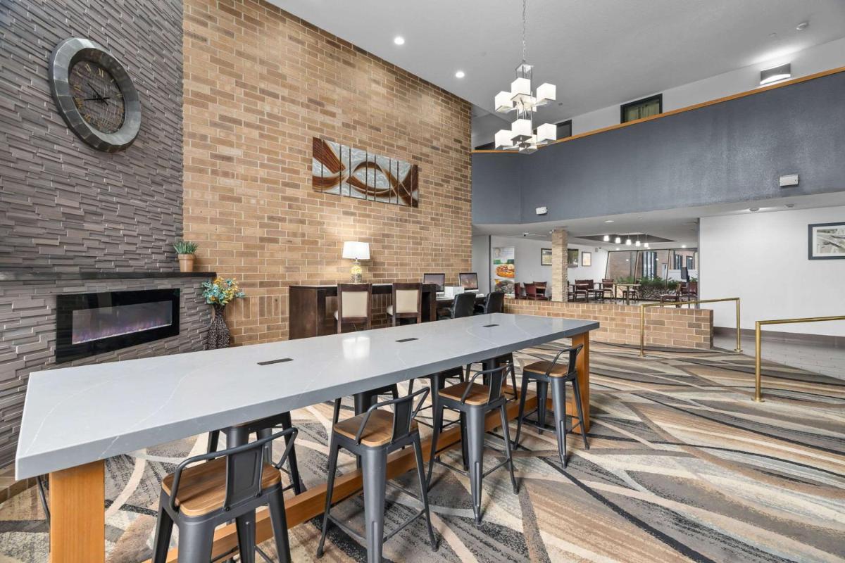 Quality Inn & Suites Mall of America - MSP Airport - Housity