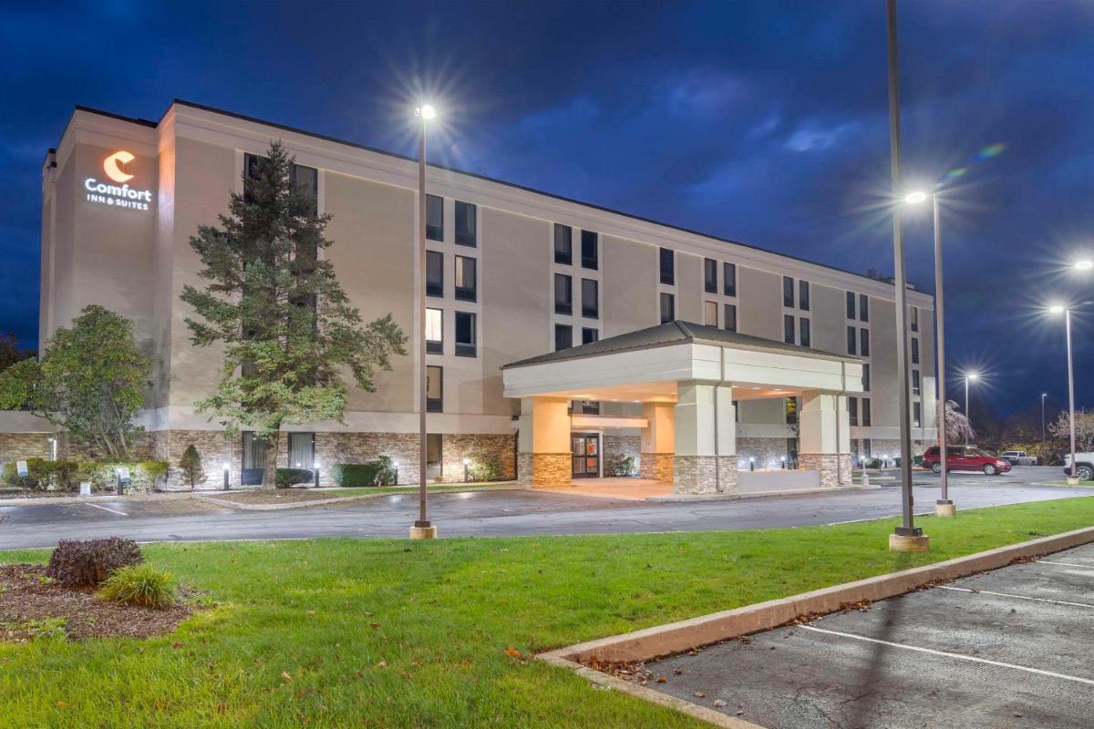 Comfort Inn & Suites - Housity
