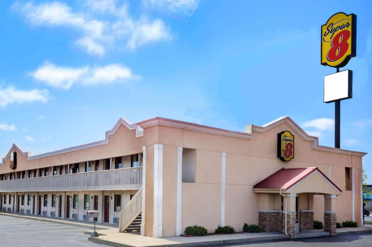 Super 8 by Wyndham Lafayette - Housity