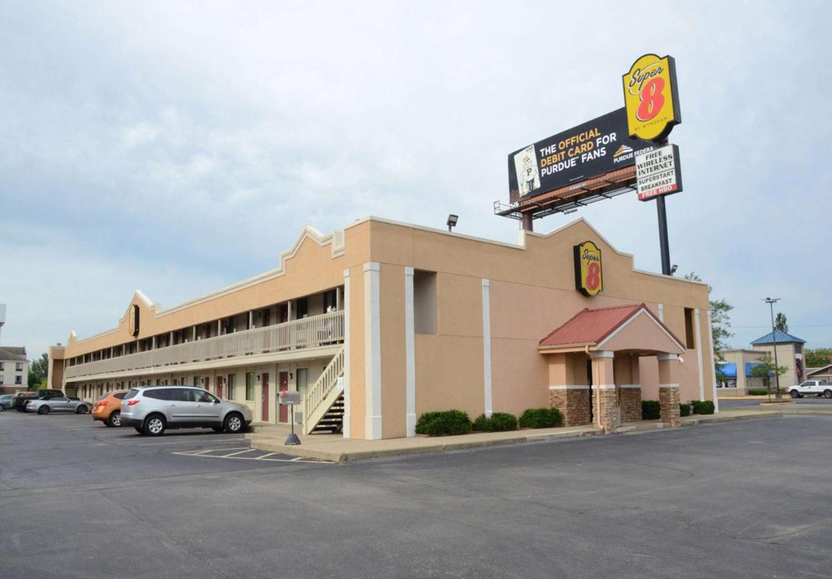 Super 8 by Wyndham Lafayette - Housity