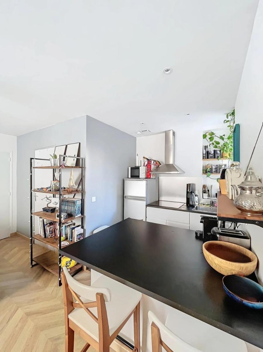 Charming 2-Room Paris Getaway Near Le Marais - Housity