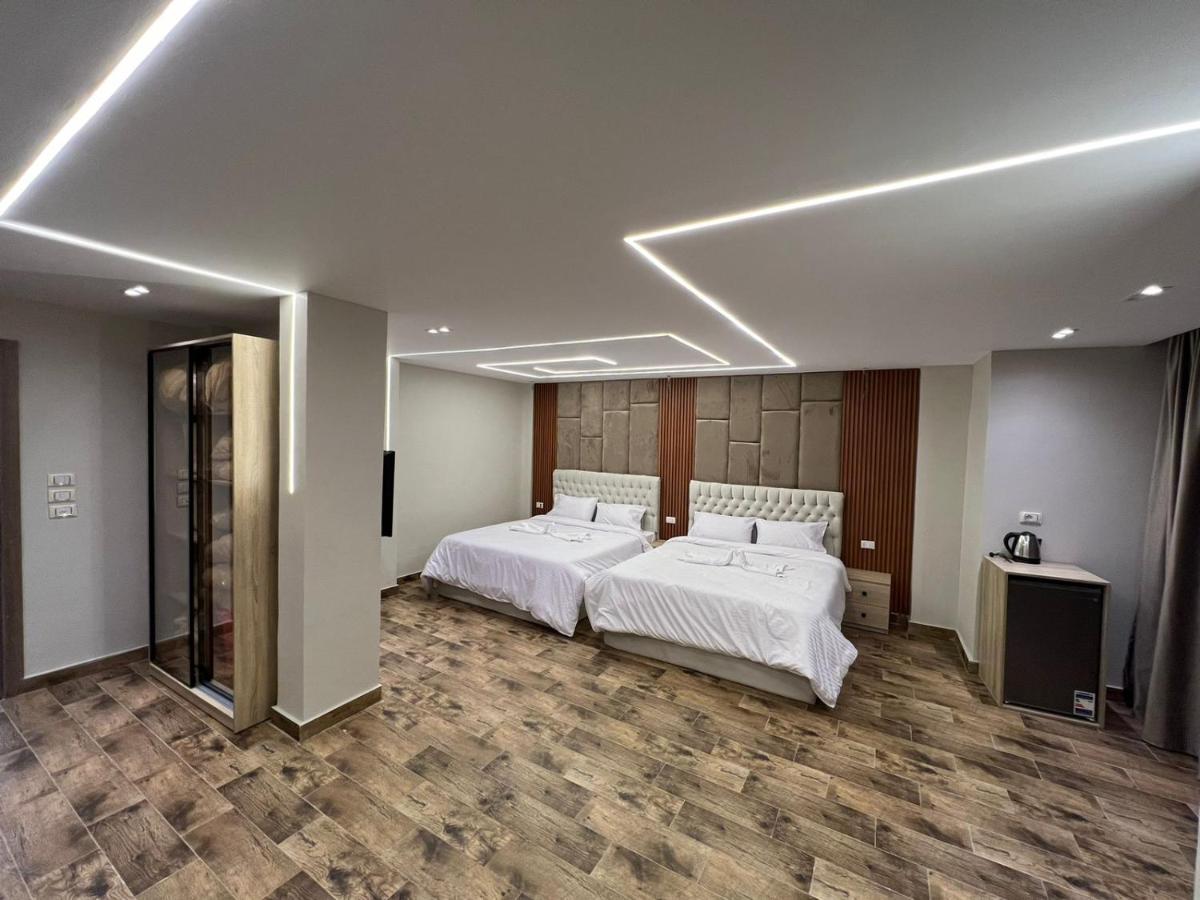 Pyramids Enigma Grand Lodge - Housity