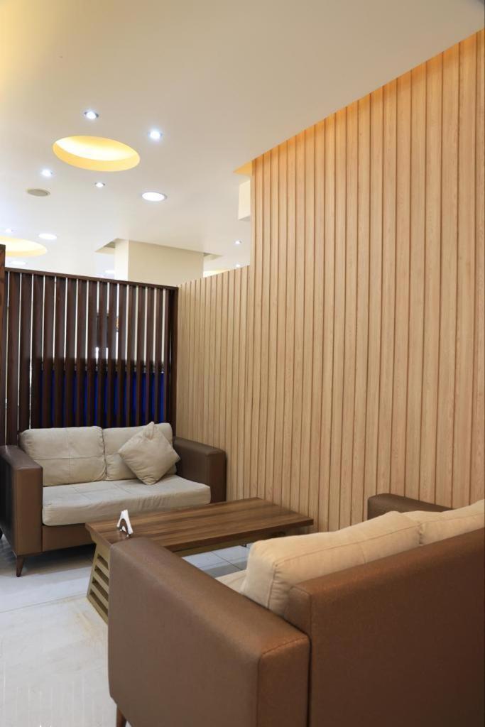 Orient Prince Hotel - Housity