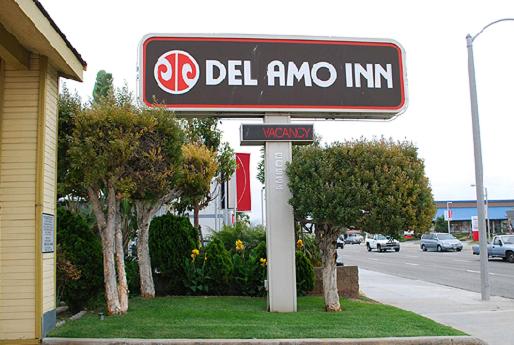 Del Amo Inn - Housity