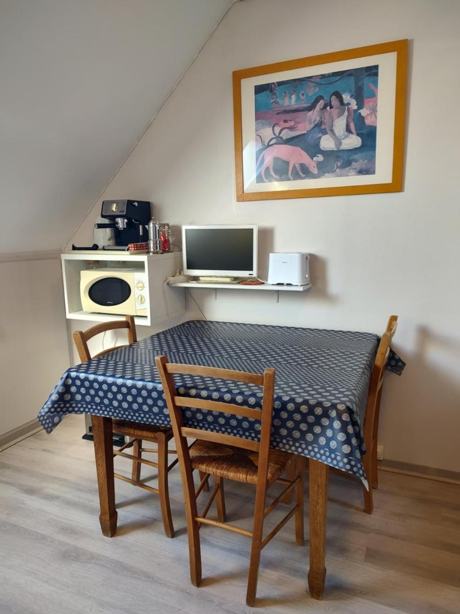 Studio au 2e étage de notre maison de ville - Housity