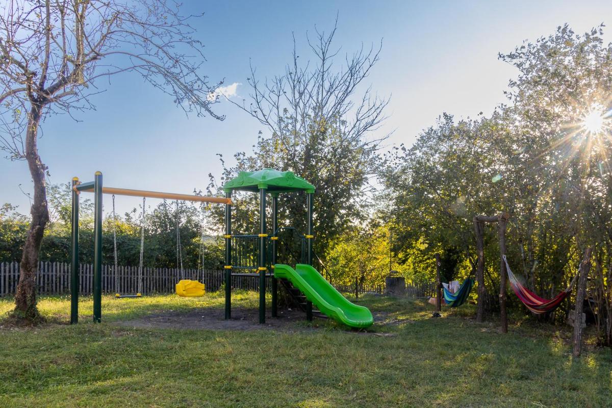 Renovated 3-bedroom House in Nature - Iskia Estate - Hizvo