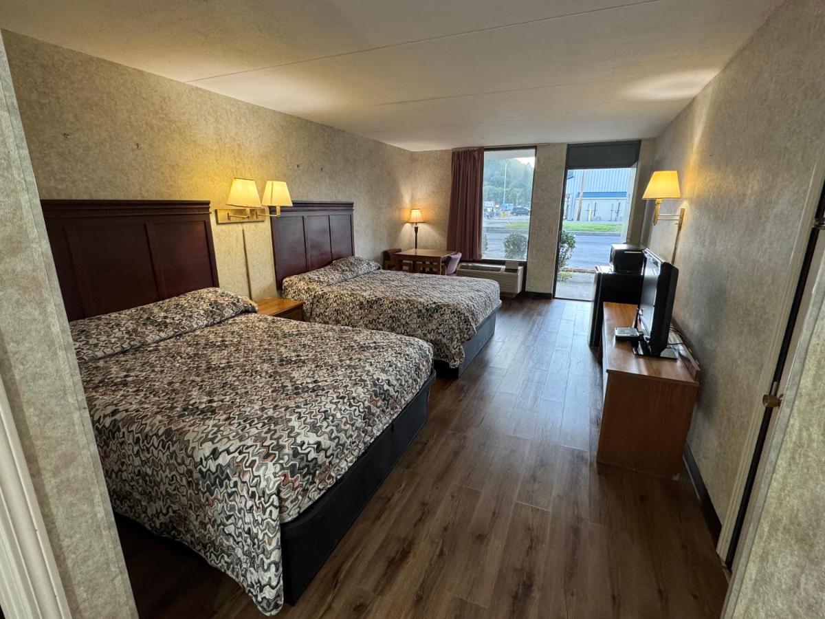 Riverfront Lodge - Housity