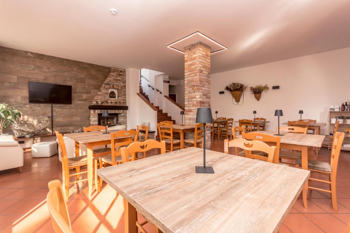 Hotel Residence - Il Giardino del Cigno - Housity