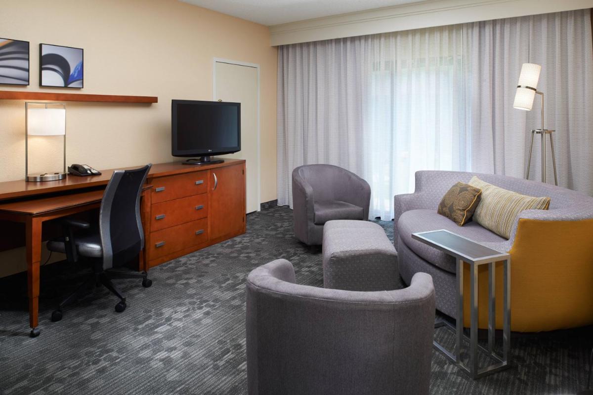 Courtyard by Marriott Lexington North - Housity