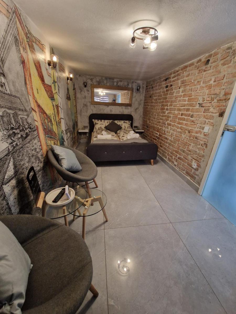 Old Town Studio Apartment - Housity