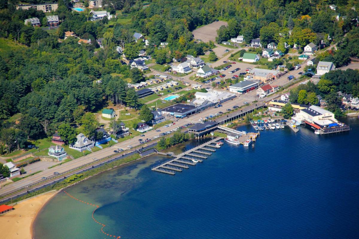 Half Moon Motel & Cottages - Housity