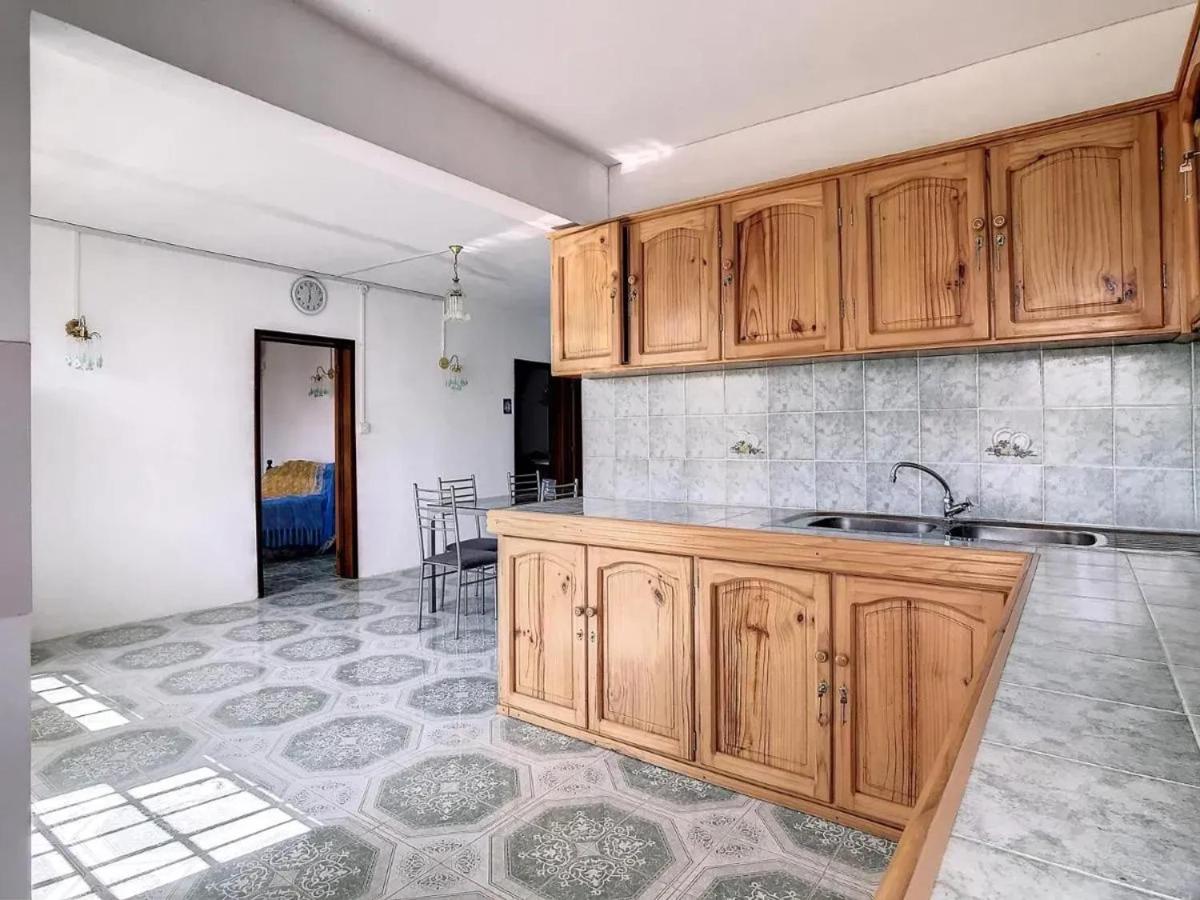 Spacious Apartment in Calodyne with Enclosed Garden - Housity