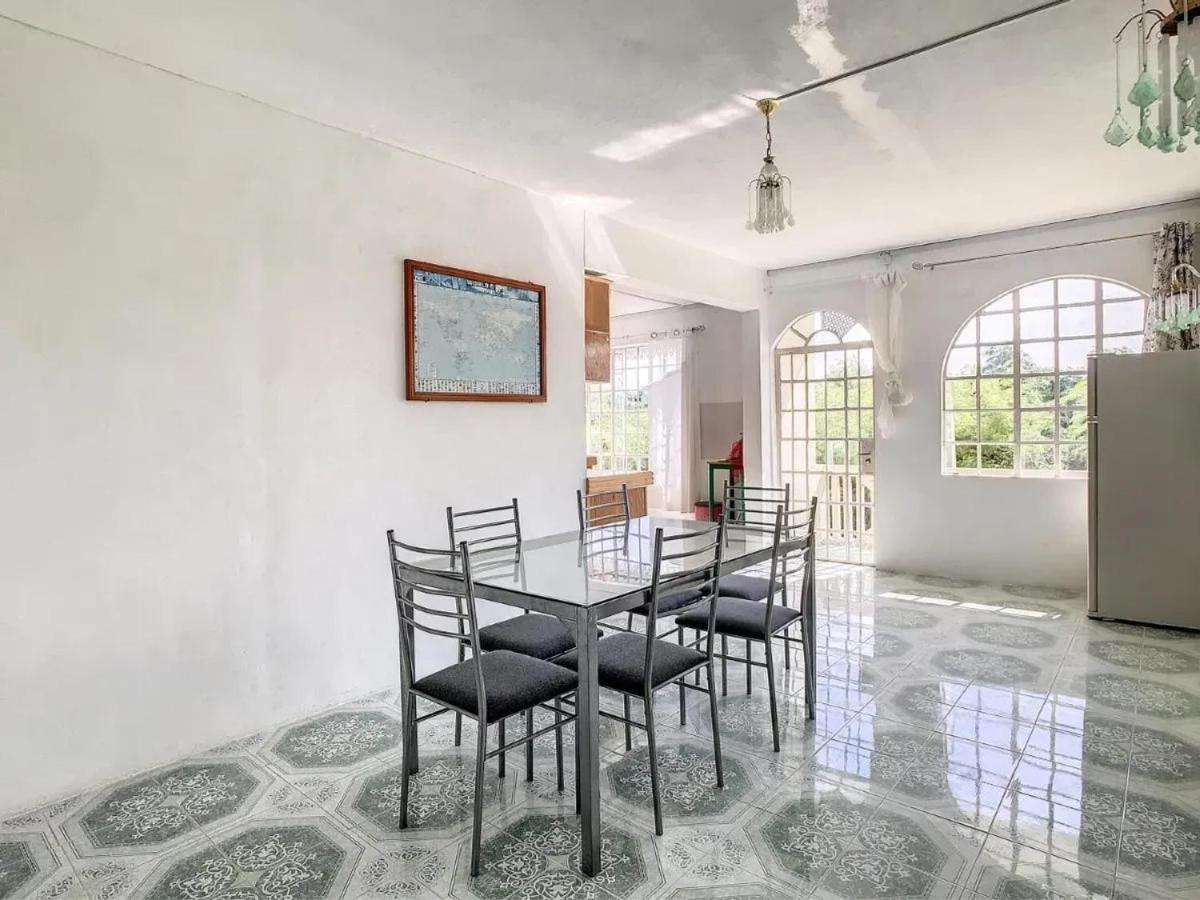 Spacious Apartment in Calodyne with Enclosed Garden - Housity
