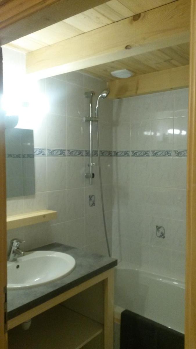 Salle de bains dans l'établissement Apart'hotel & Spa "La Destière"