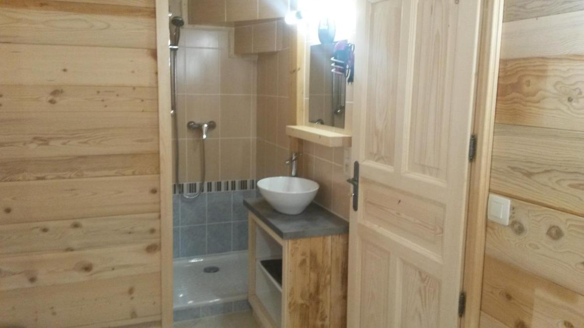Salle de bains dans l'établissement Apart'hotel & Spa "La Destière"