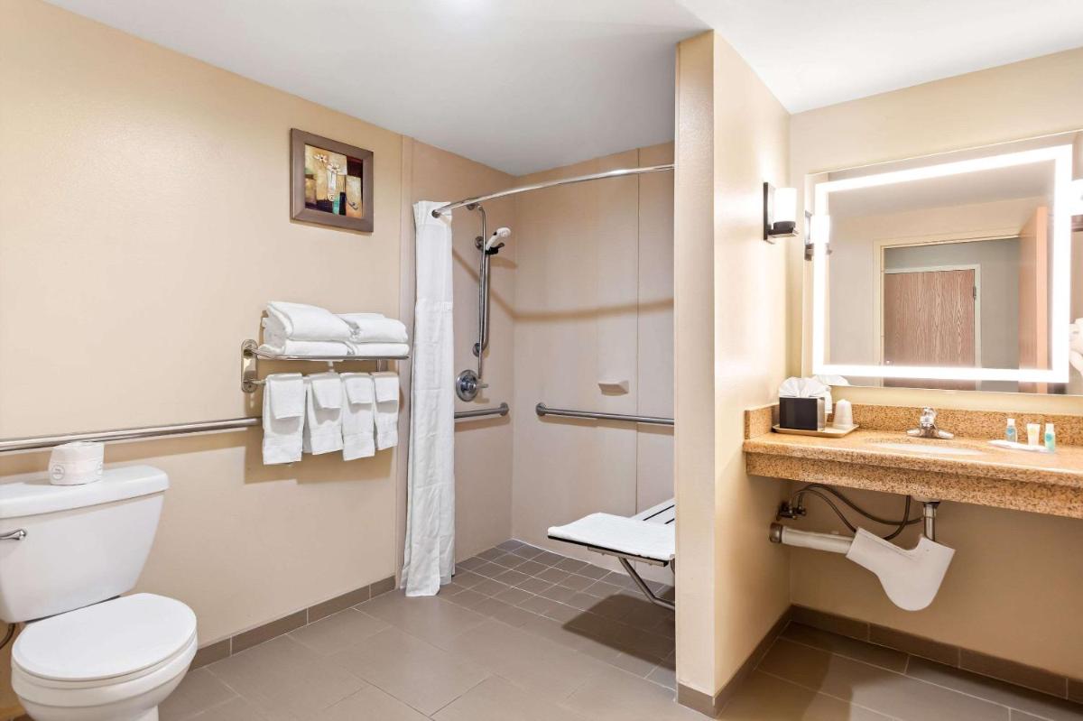 Comfort Suites - Housity