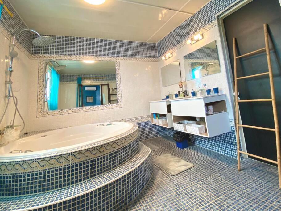 Villa Blue Ravnal - Housity