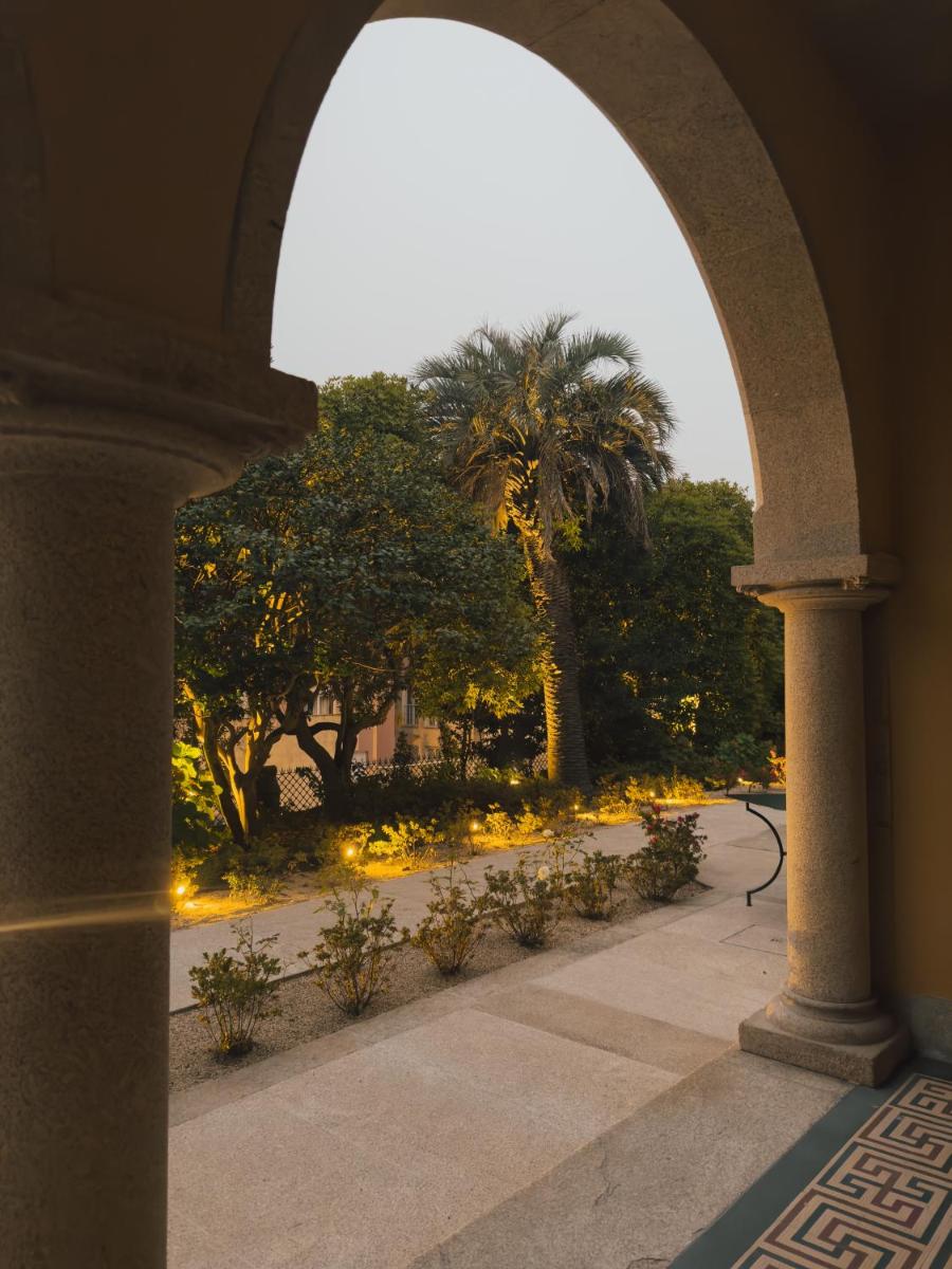 Um jardim no exterior de Palacete Severo