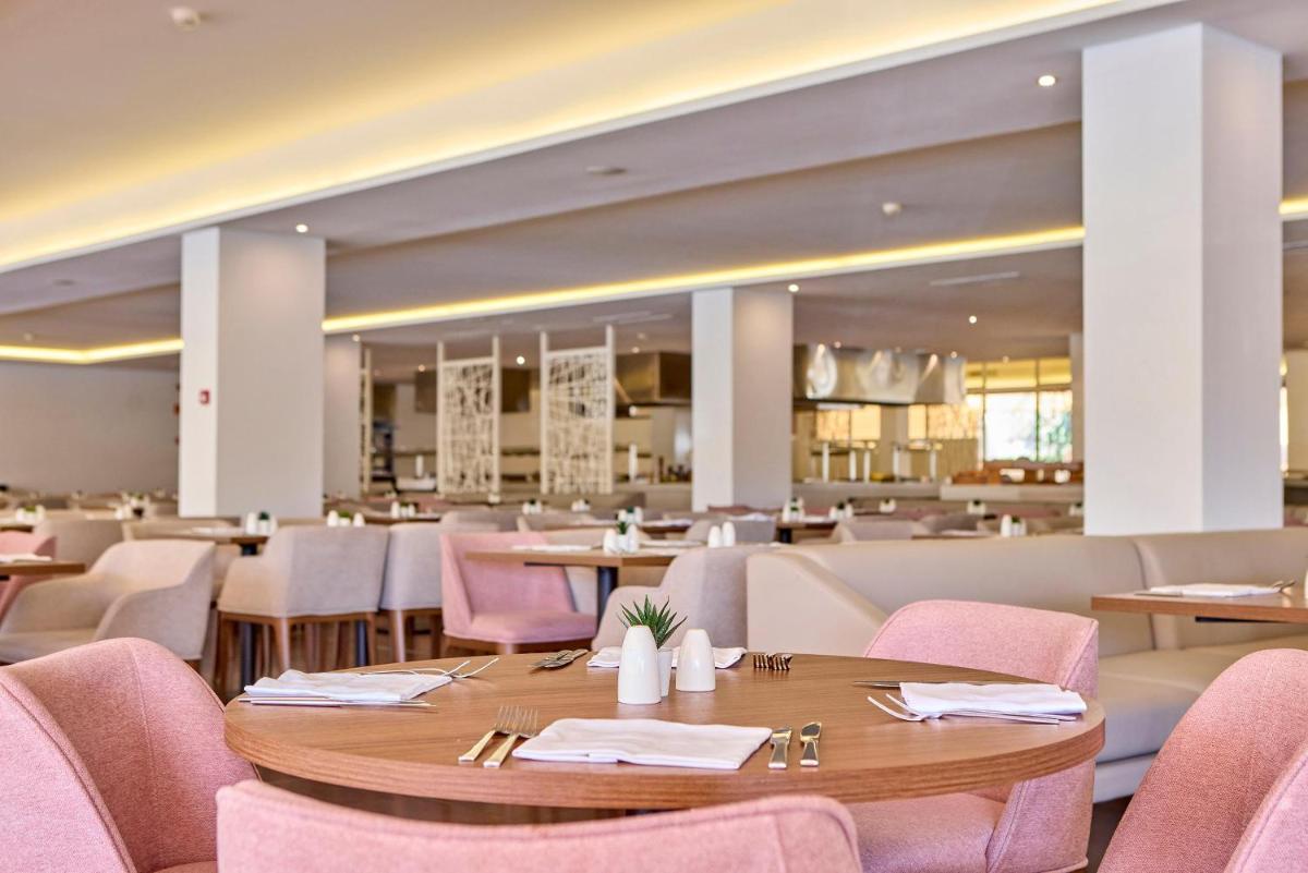 Un restaurante o sitio para comer en Zafiro Rey Don Jaime