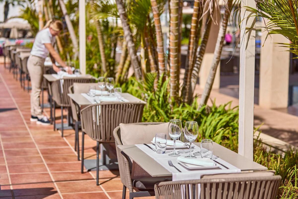 Un restaurante o sitio para comer en Zafiro Rey Don Jaime