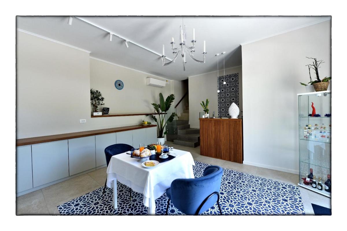 BLUE BOUTIQUE - Housity