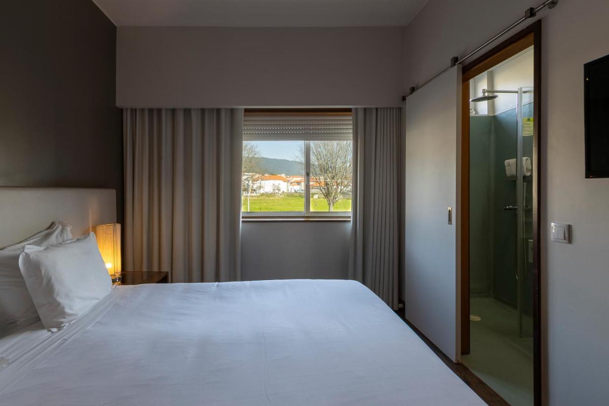 Uma cama ou camas num quarto em Hotel Rali Viana