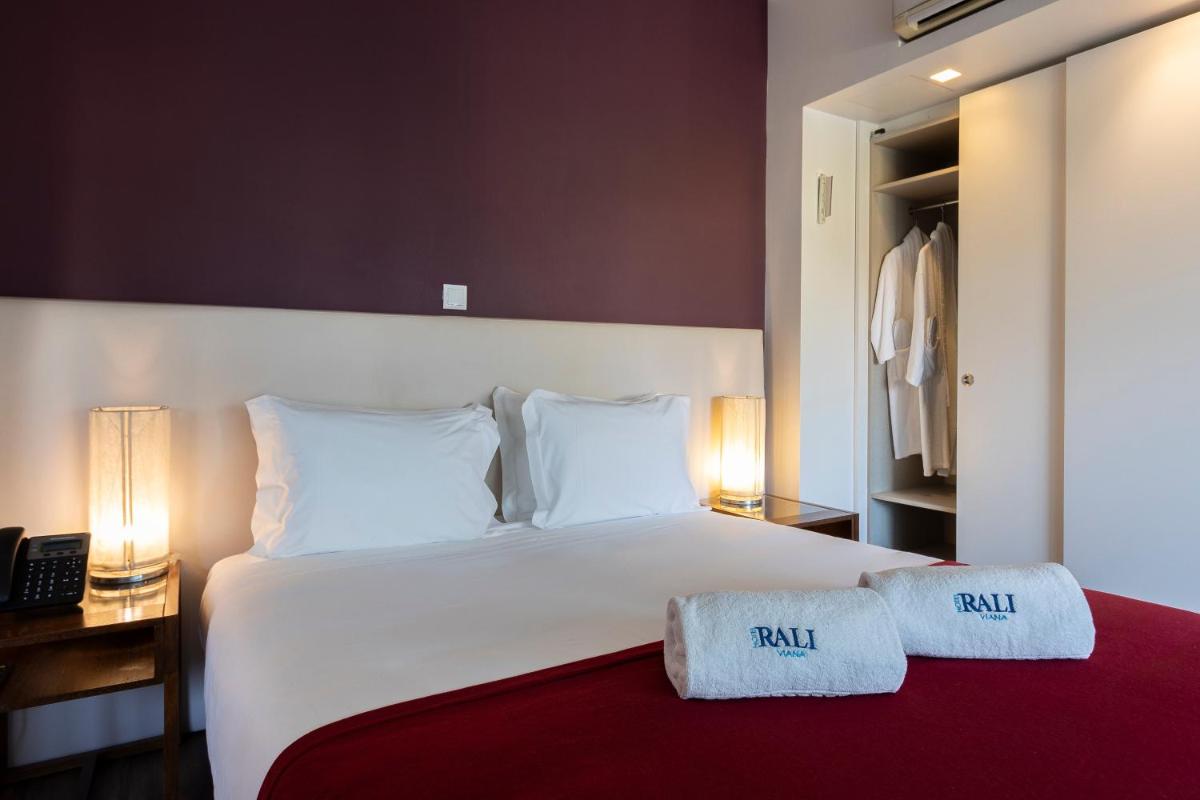 Uma cama ou camas num quarto em Hotel Rali Viana