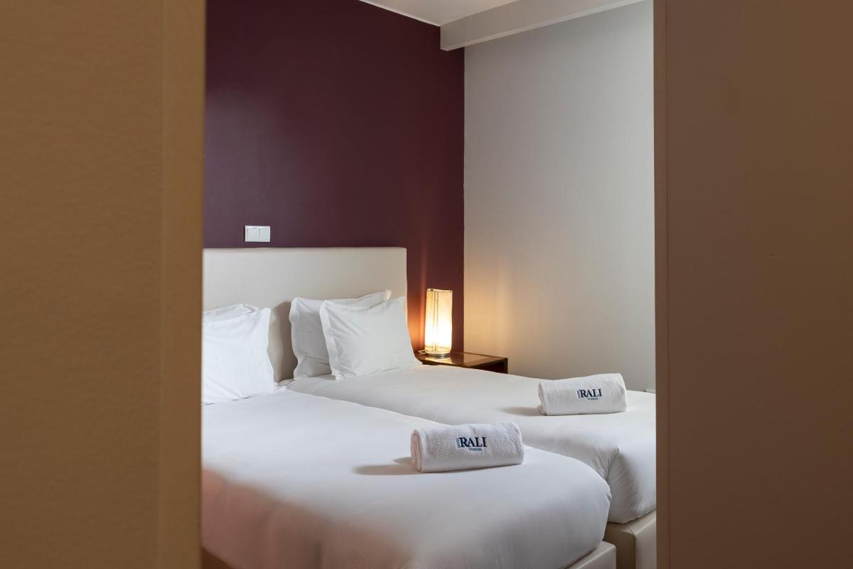 Uma cama ou camas num quarto em Hotel Rali Viana
