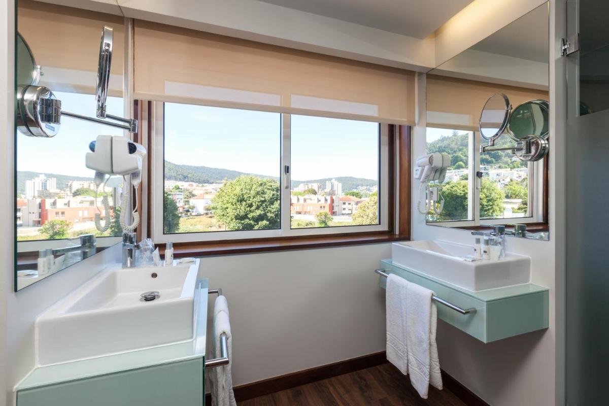 Uma casa de banho em Hotel Rali Viana