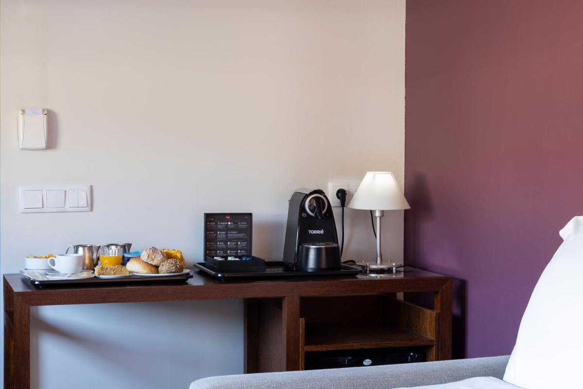 Comodidades para chá e café em Hotel Rali Viana