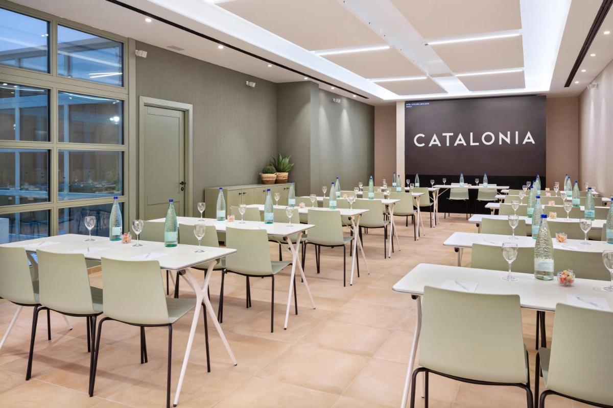 Un restaurante o sitio para comer en Catalonia Santa Justa