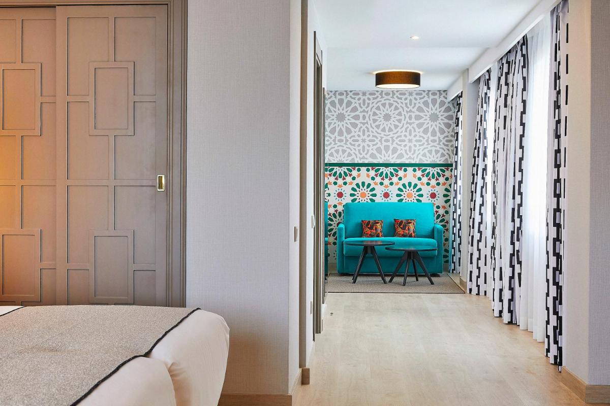 Cama o camas de una habitación en Hesperia Sevilla