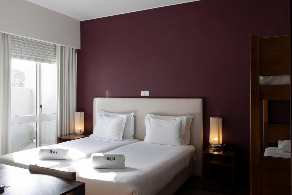 Uma cama ou camas num quarto em Hotel Rali Viana