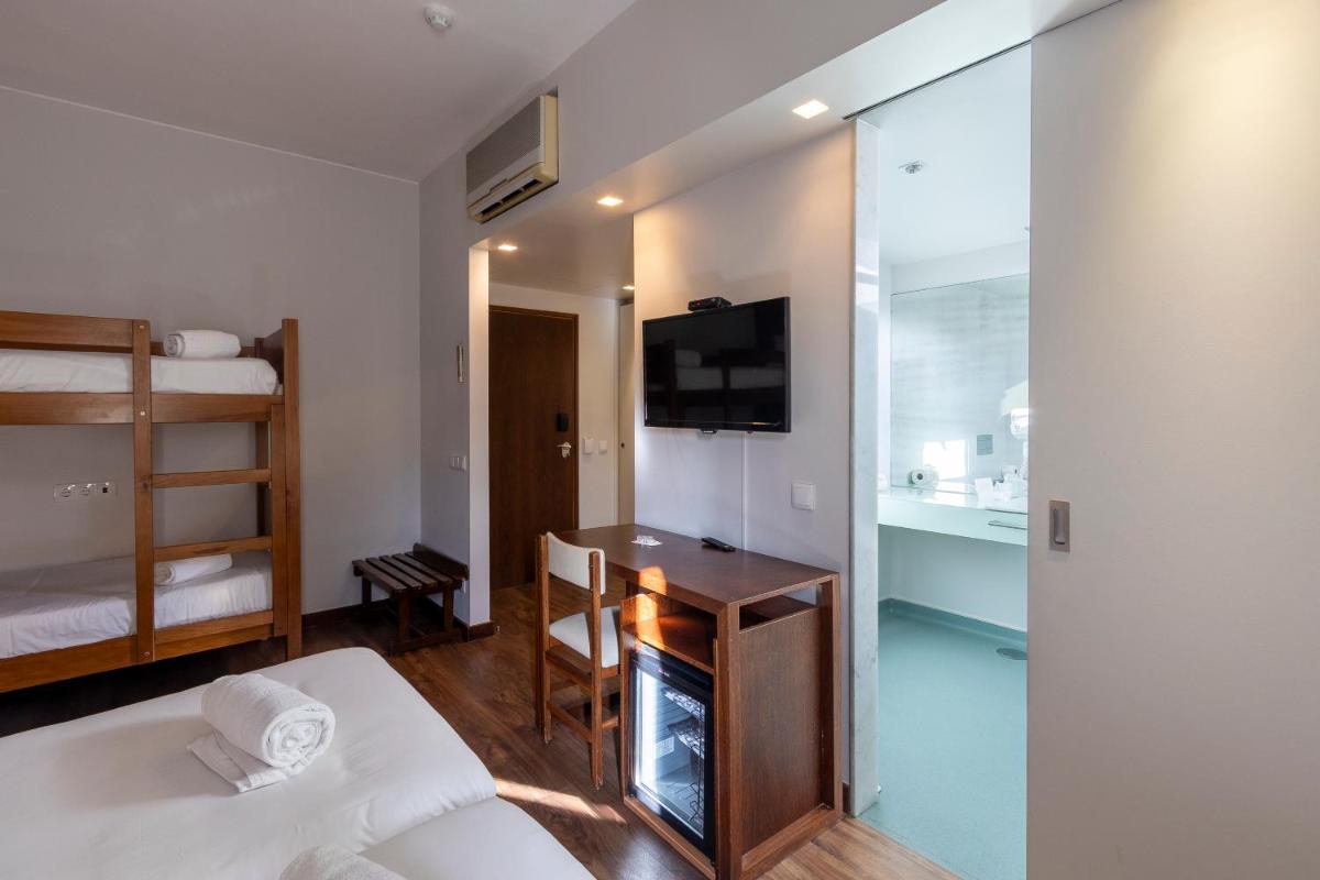 Uma cama ou camas num quarto em Hotel Rali Viana