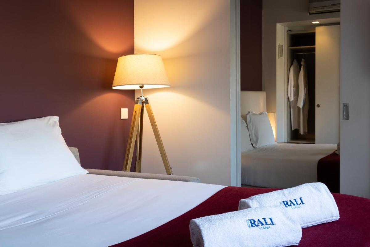 Uma cama ou camas num quarto em Hotel Rali Viana