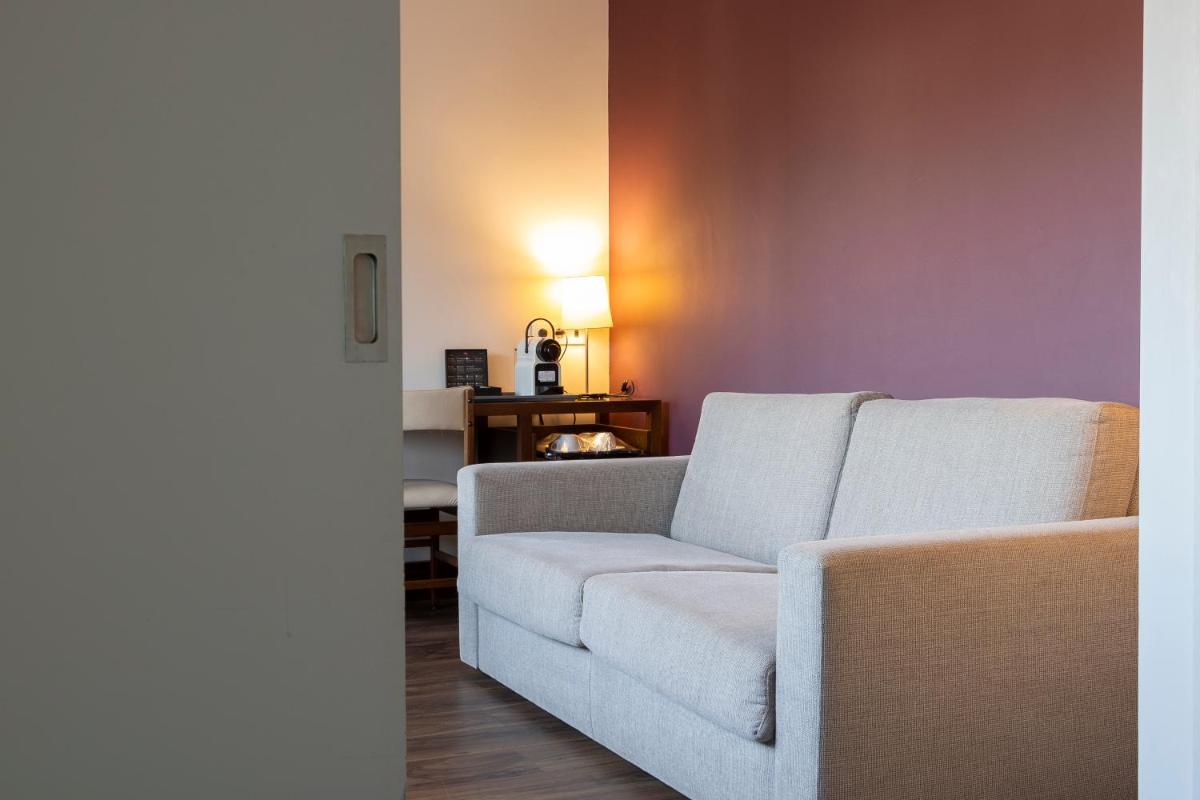 Uma área de estar em Hotel Rali Viana