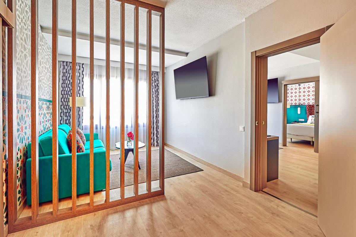 Cama o camas de una habitación en Hesperia Sevilla