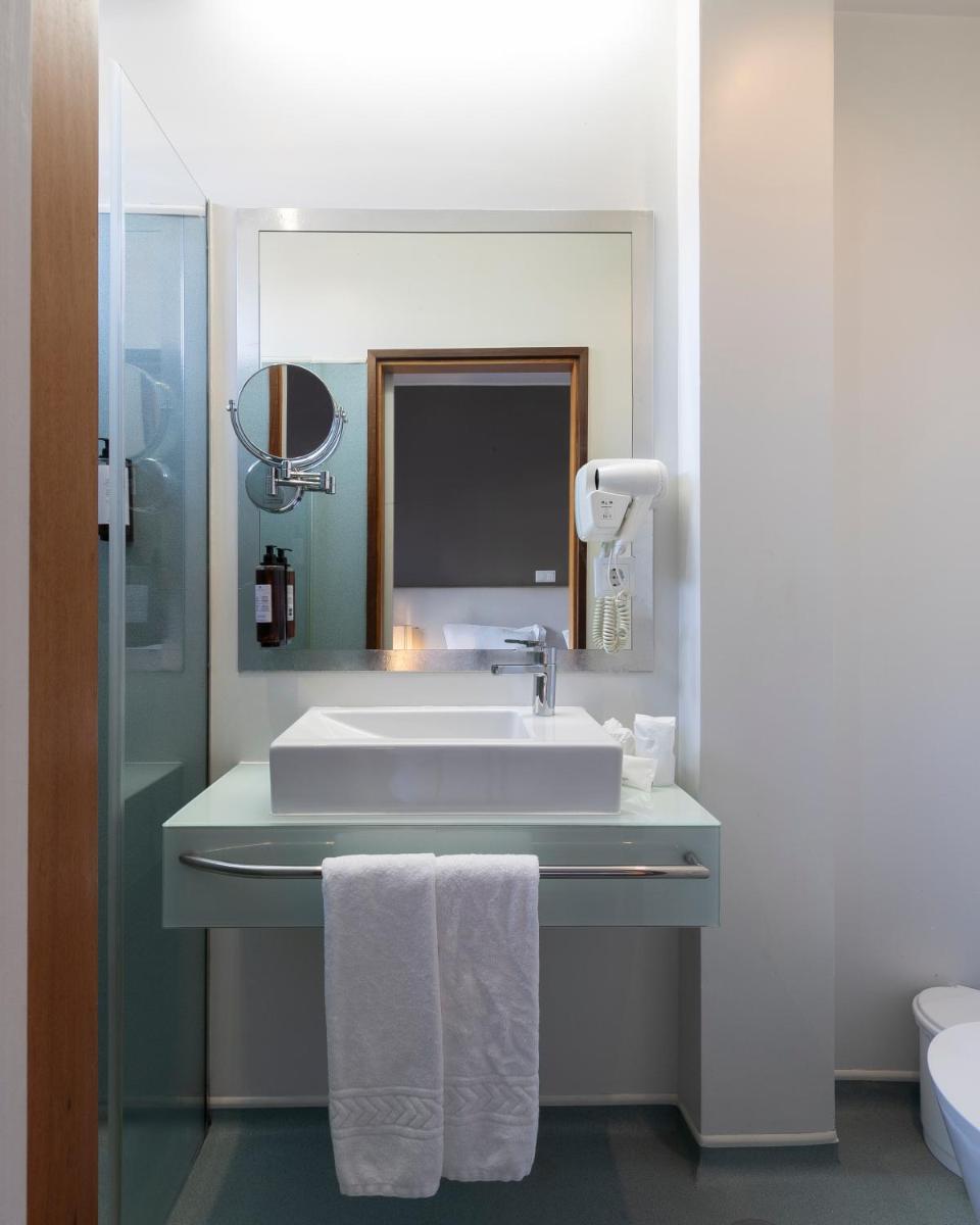 Uma casa de banho em Hotel Rali Viana