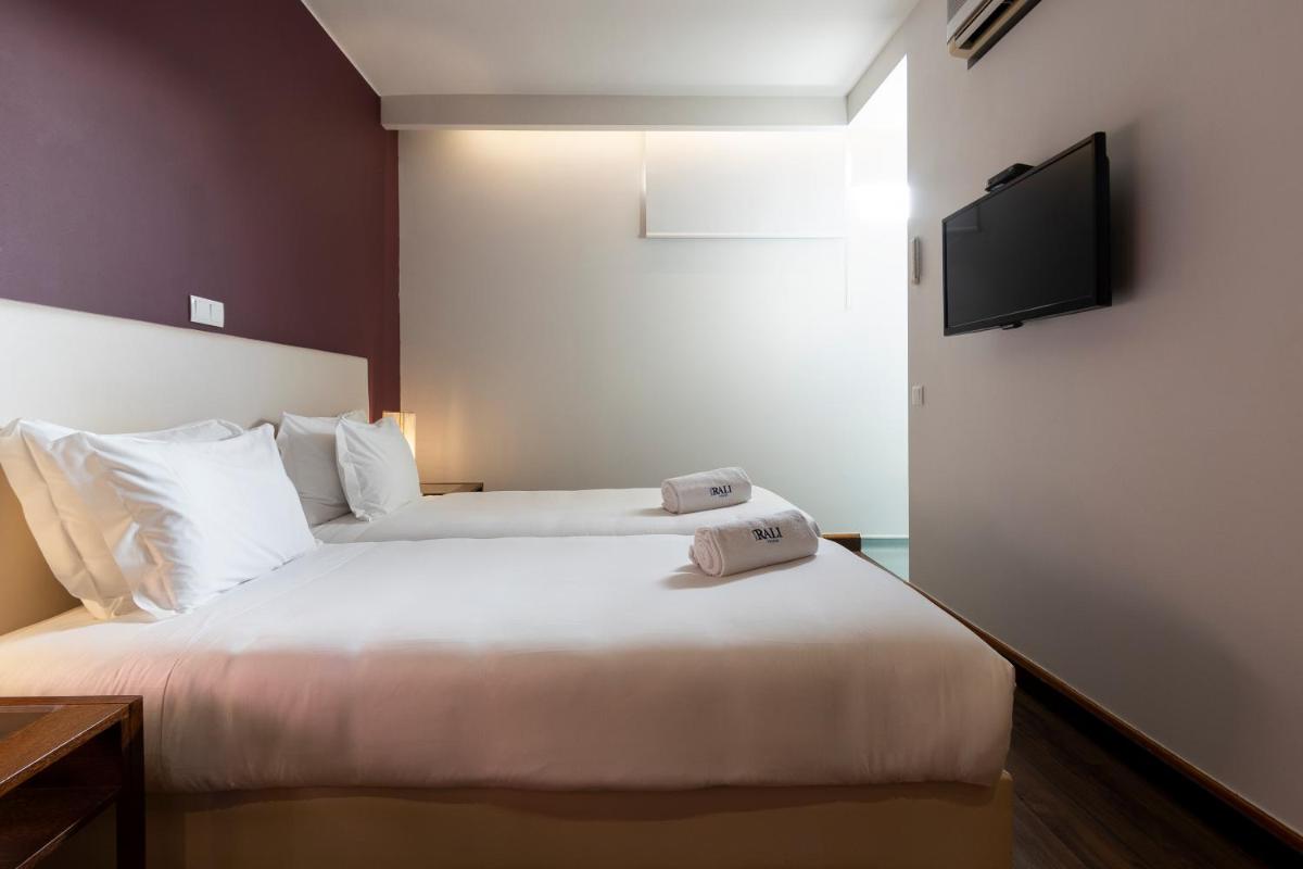 Uma cama ou camas num quarto em Hotel Rali Viana
