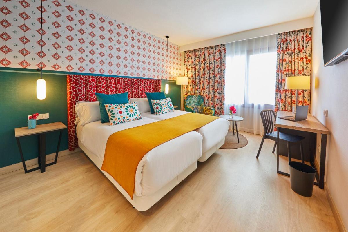 Cama o camas de una habitación en Hesperia Sevilla