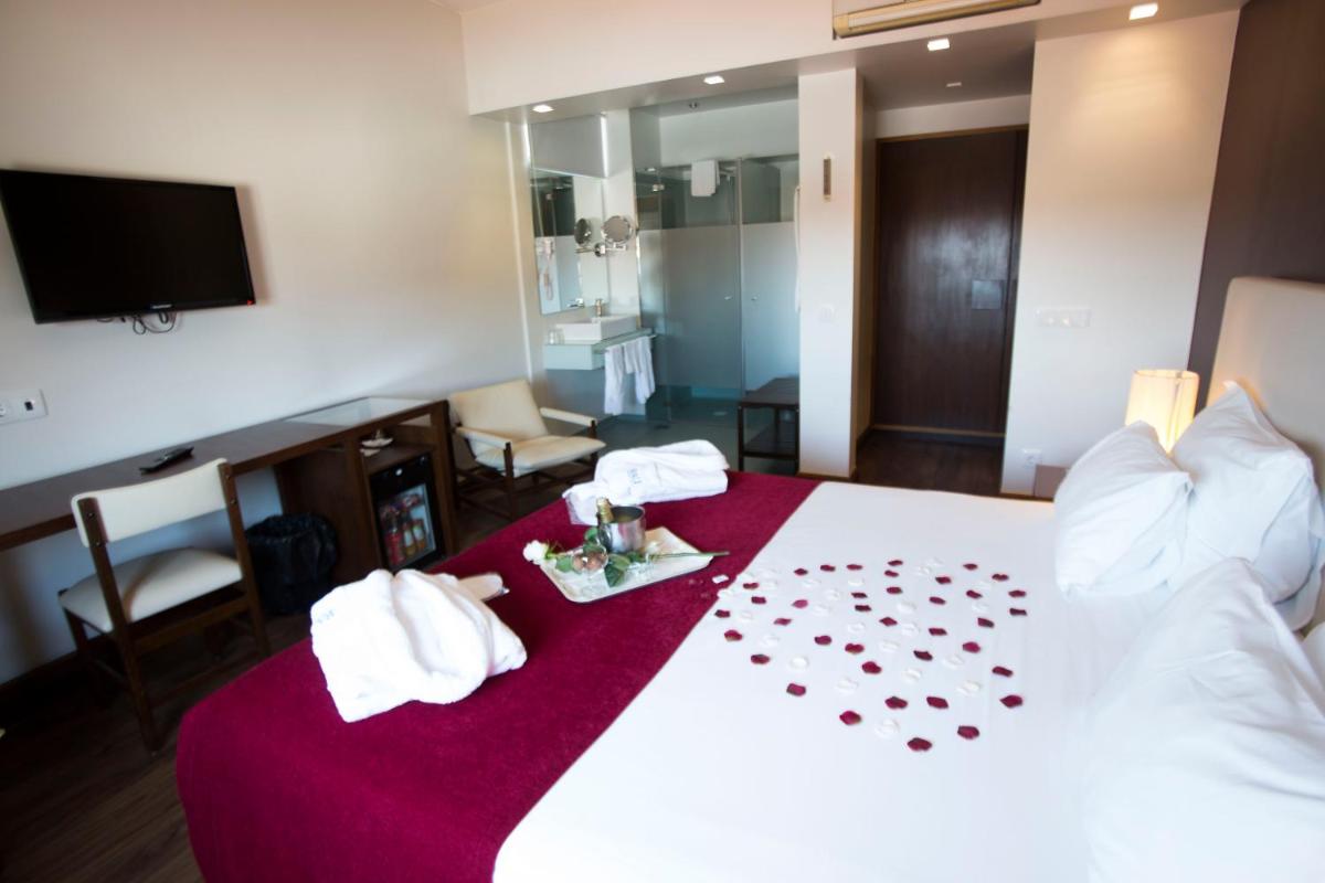 Uma cama ou camas num quarto em Hotel Rali Viana