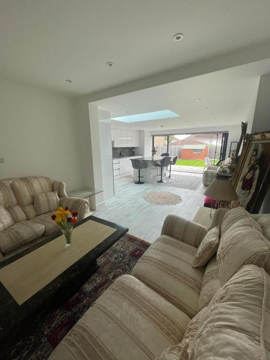Luxury Home near wembley - Housity
