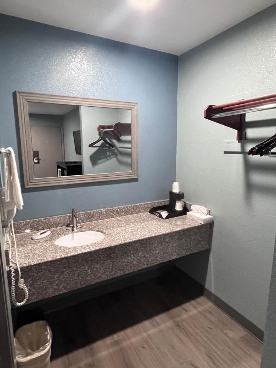Ozark Inn - Housity