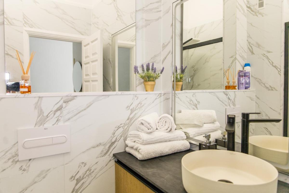 Infinity Ocean View Suite - Housity