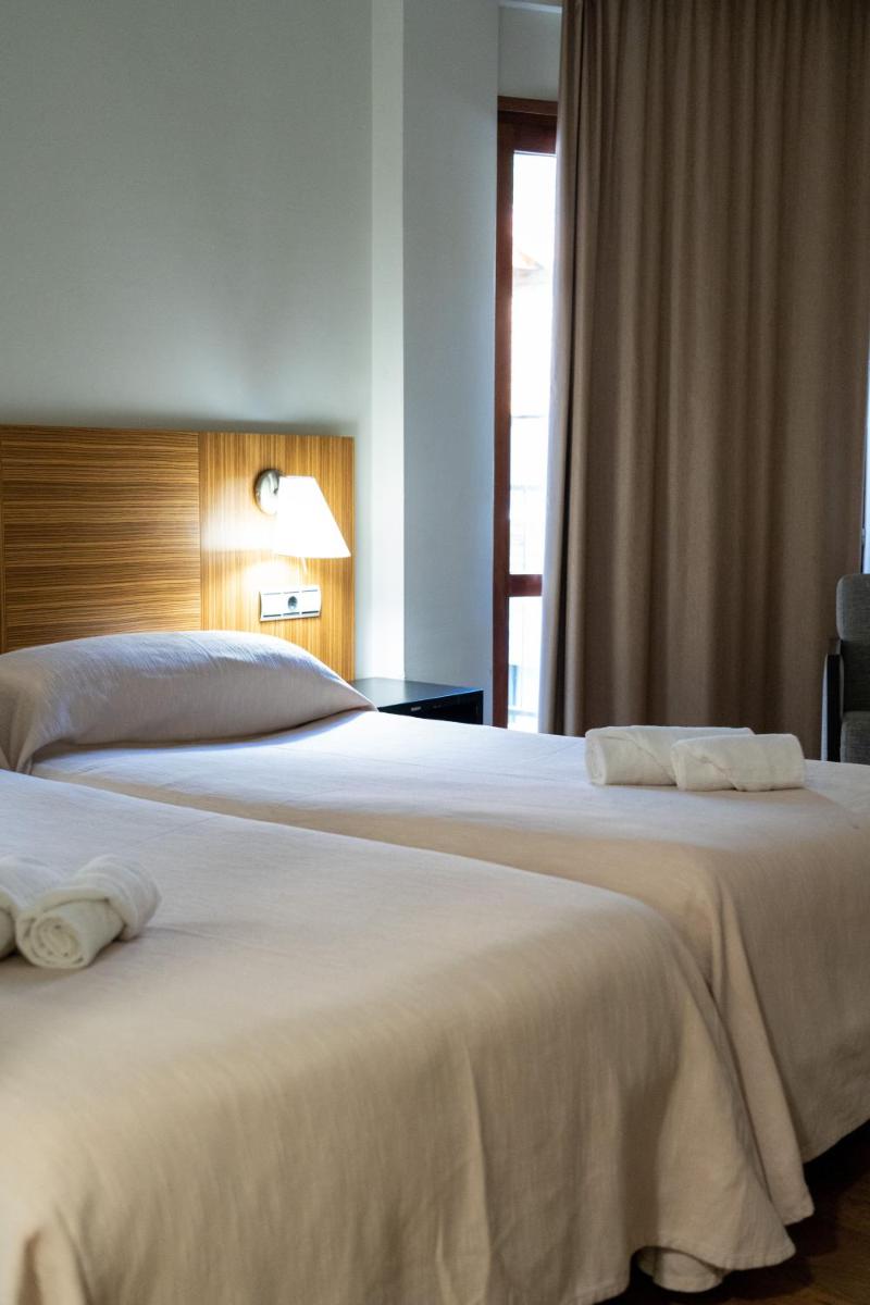 Hotel y Apartamentos SNÖ Isaba - Housity