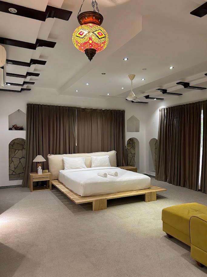 Valley CLIFF INN - Housity